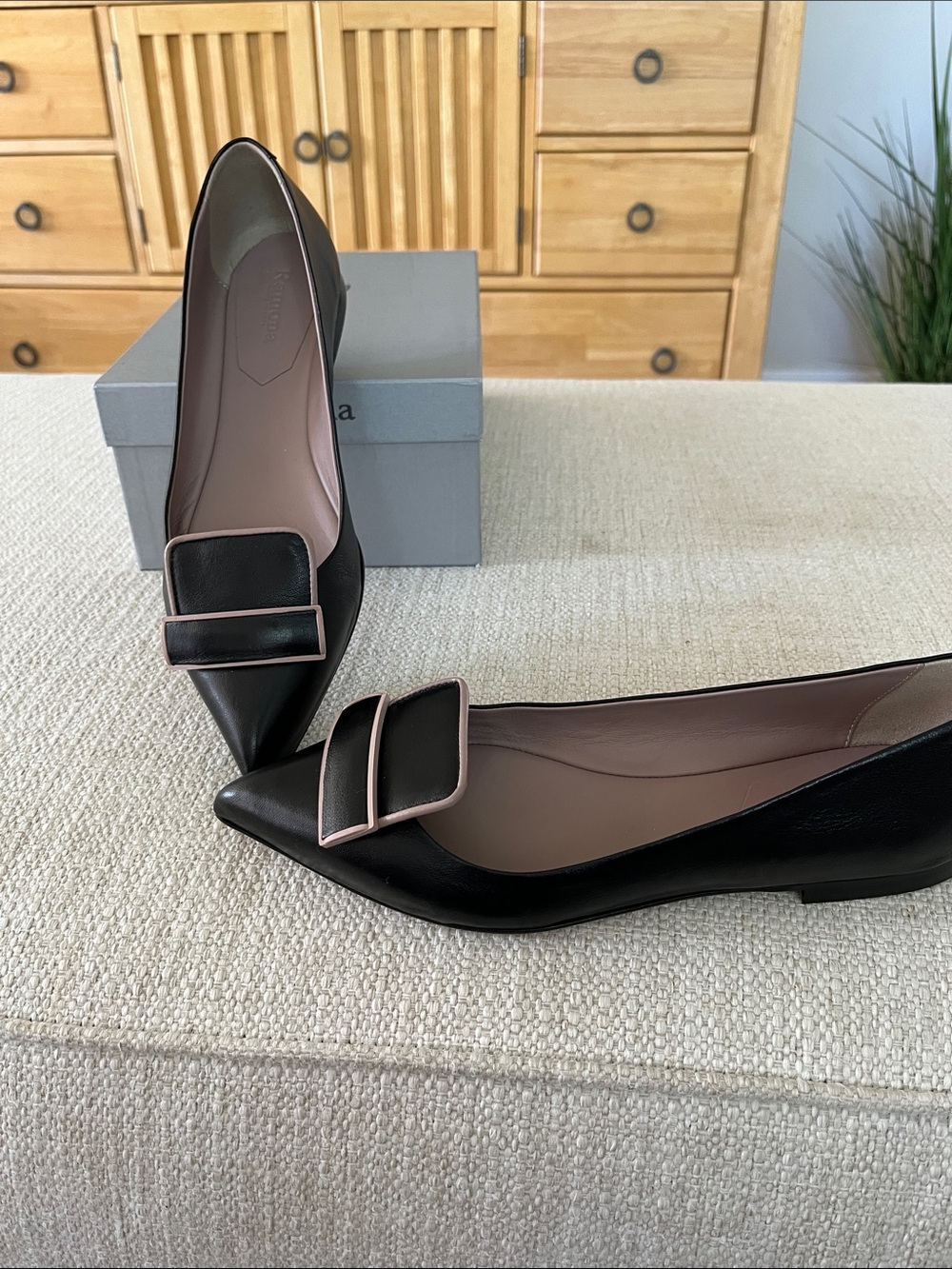Pointed Black Leather Flats with Pink-Trim Buckle